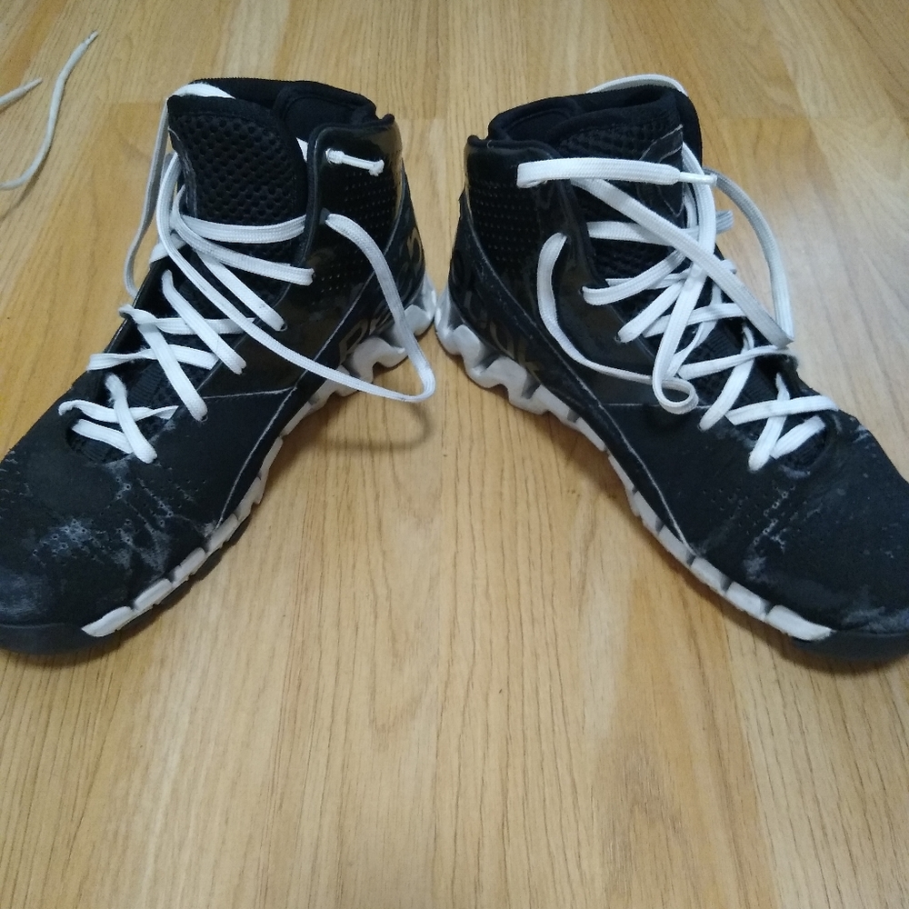 Reebok black and white ZigTech zigslash